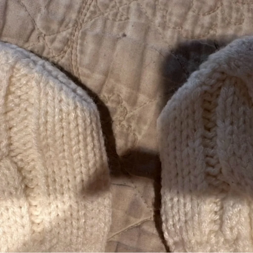 Cozy Knit Cream mittens- Child- one size- like new!